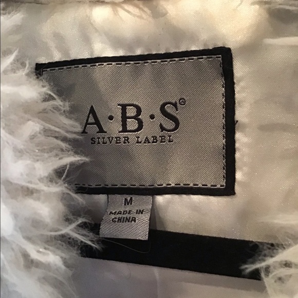 Fuzzy vest - Picture 2 of 2